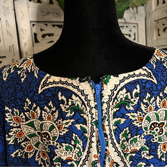 BEAUTIFUL BLUE & WHITE WITH MULTICOLORS & PATTERNS SHORT SLEEVE KAFTAN DRESS - Picture 9 of 10